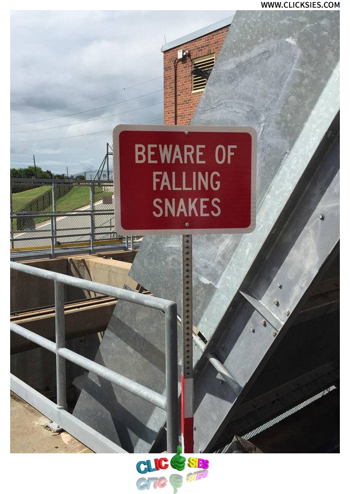Texas, home of the world’s scariest sign. - www.clicksies.com